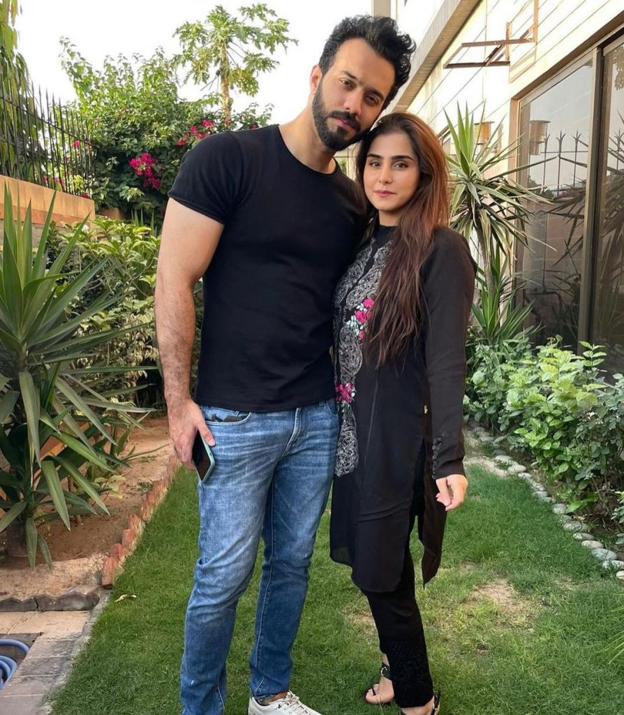 Aima Baig Sister Komal Baig Pictures With Husband