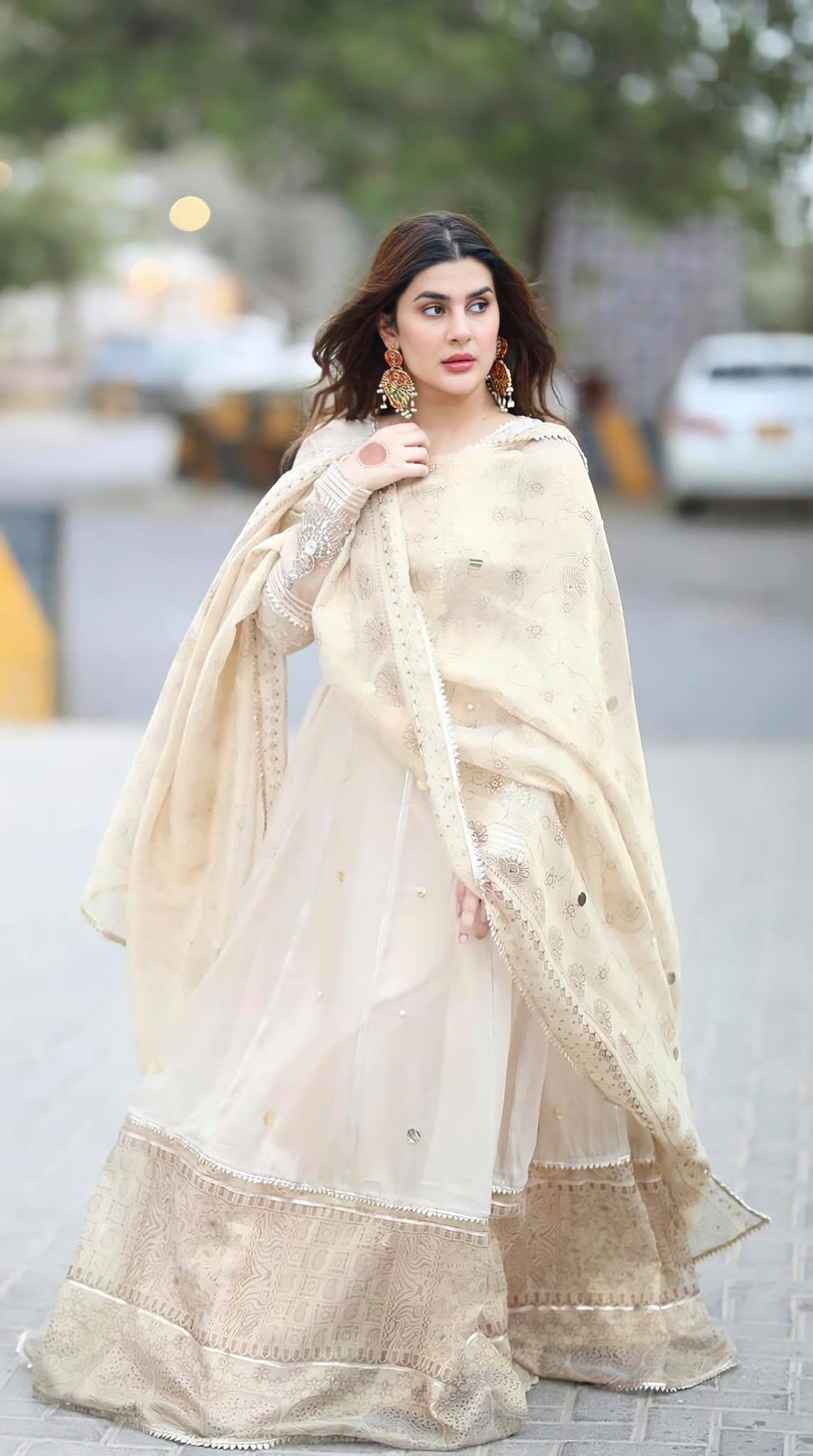 Best Dressed Pakistani Celebrities on Eid 2021