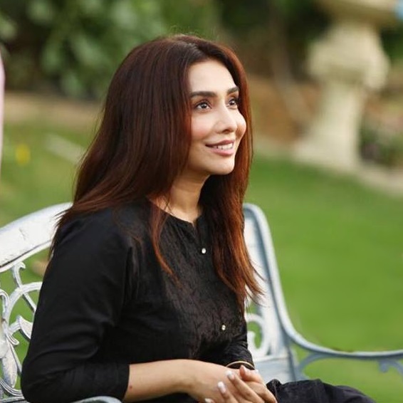 Maira Khan Vacationing In France- Beautiful Pictures