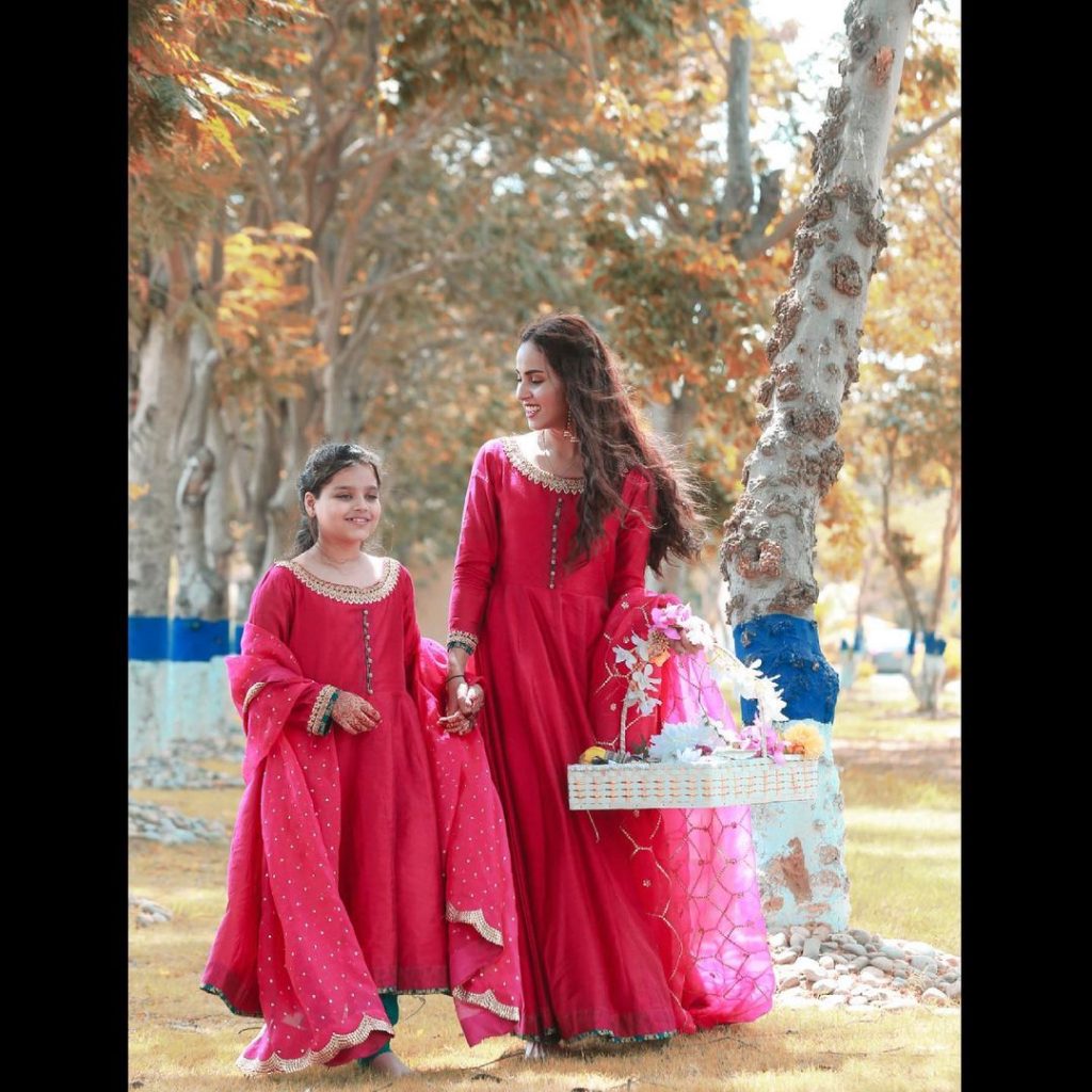 Adorable Portraits Of Nimra Khan And Her Sister Celebrating Eid-ul-Fitr Day 2
