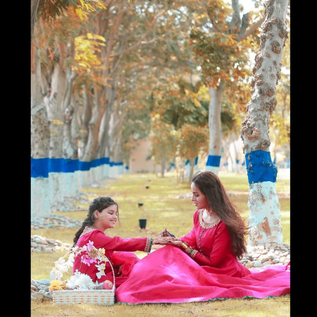 Adorable Portraits Of Nimra Khan And Her Sister Celebrating Eid-ul-Fitr Day 2