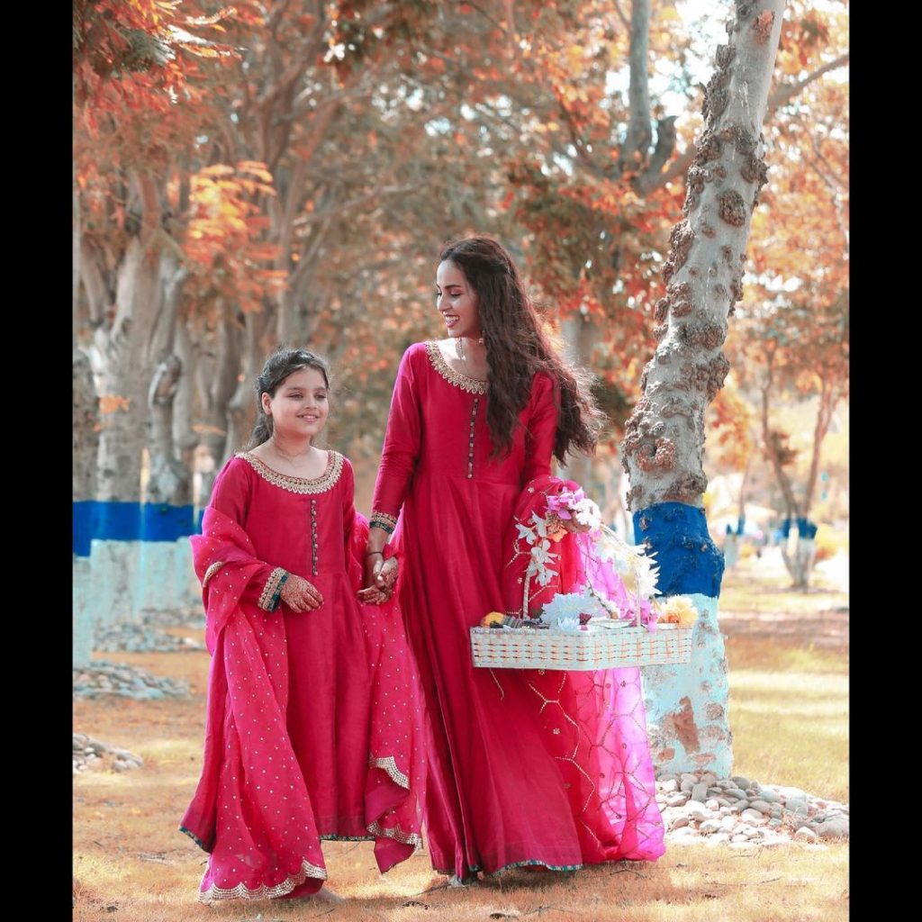 Adorable Portraits Of Nimra Khan And Her Sister Celebrating Eid-ul-Fitr Day 2