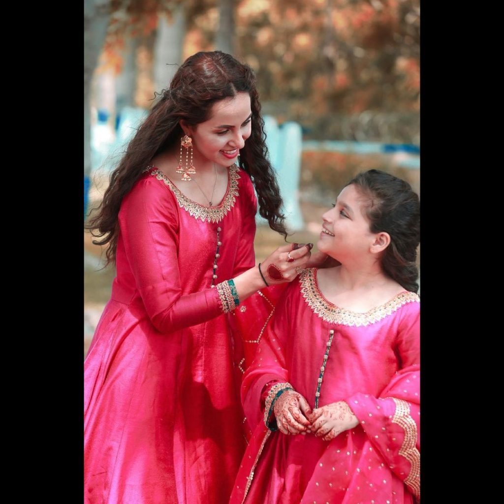 Adorable Portraits Of Nimra Khan And Her Sister Celebrating Eid-ul-Fitr Day 2