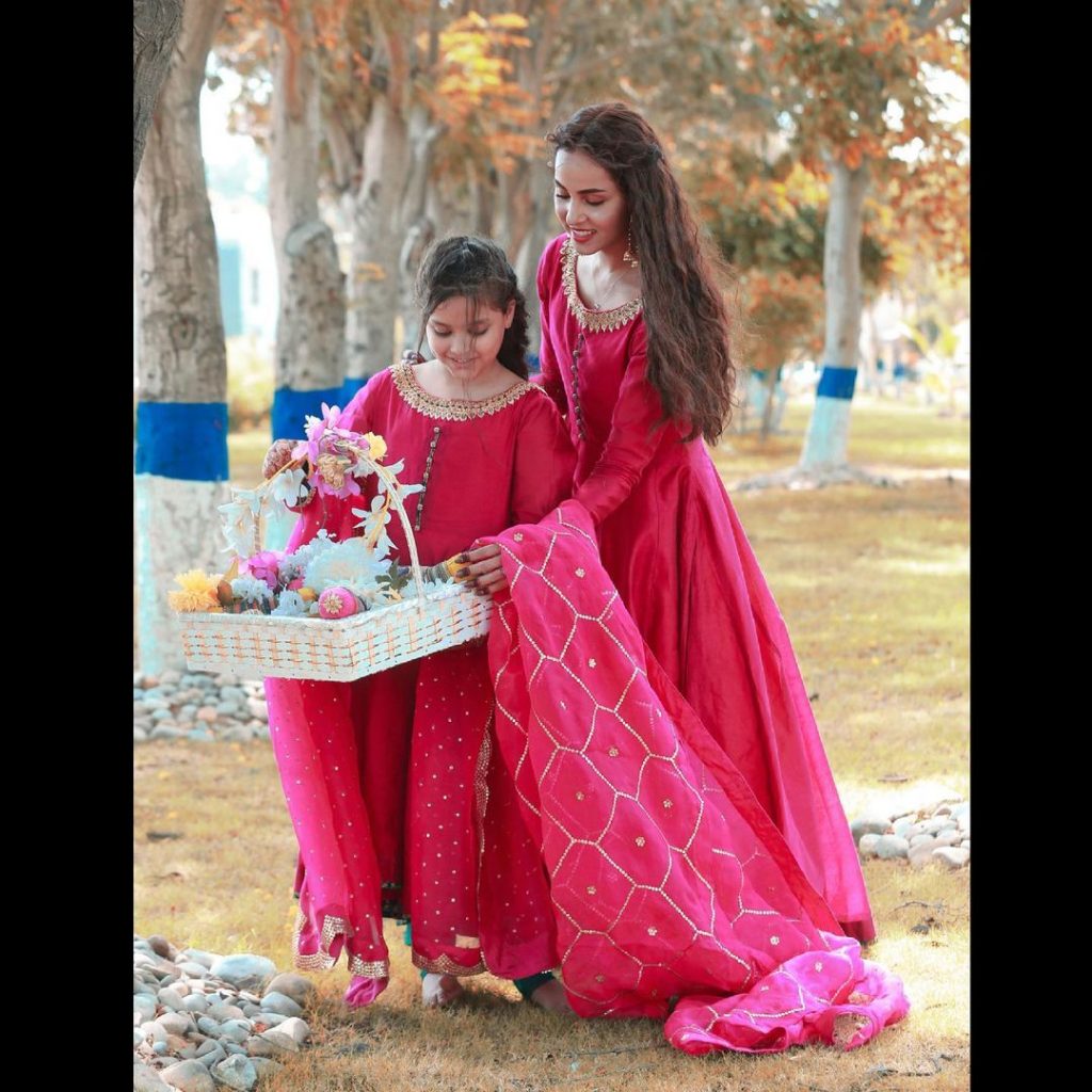 Adorable Portraits Of Nimra Khan And Her Sister Celebrating Eid-ul-Fitr Day 2