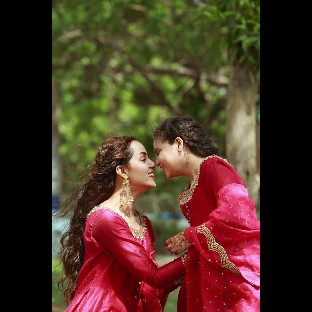 Adorable Portraits Of Nimra Khan And Her Sister Celebrating Eid-ul-Fitr Day 2