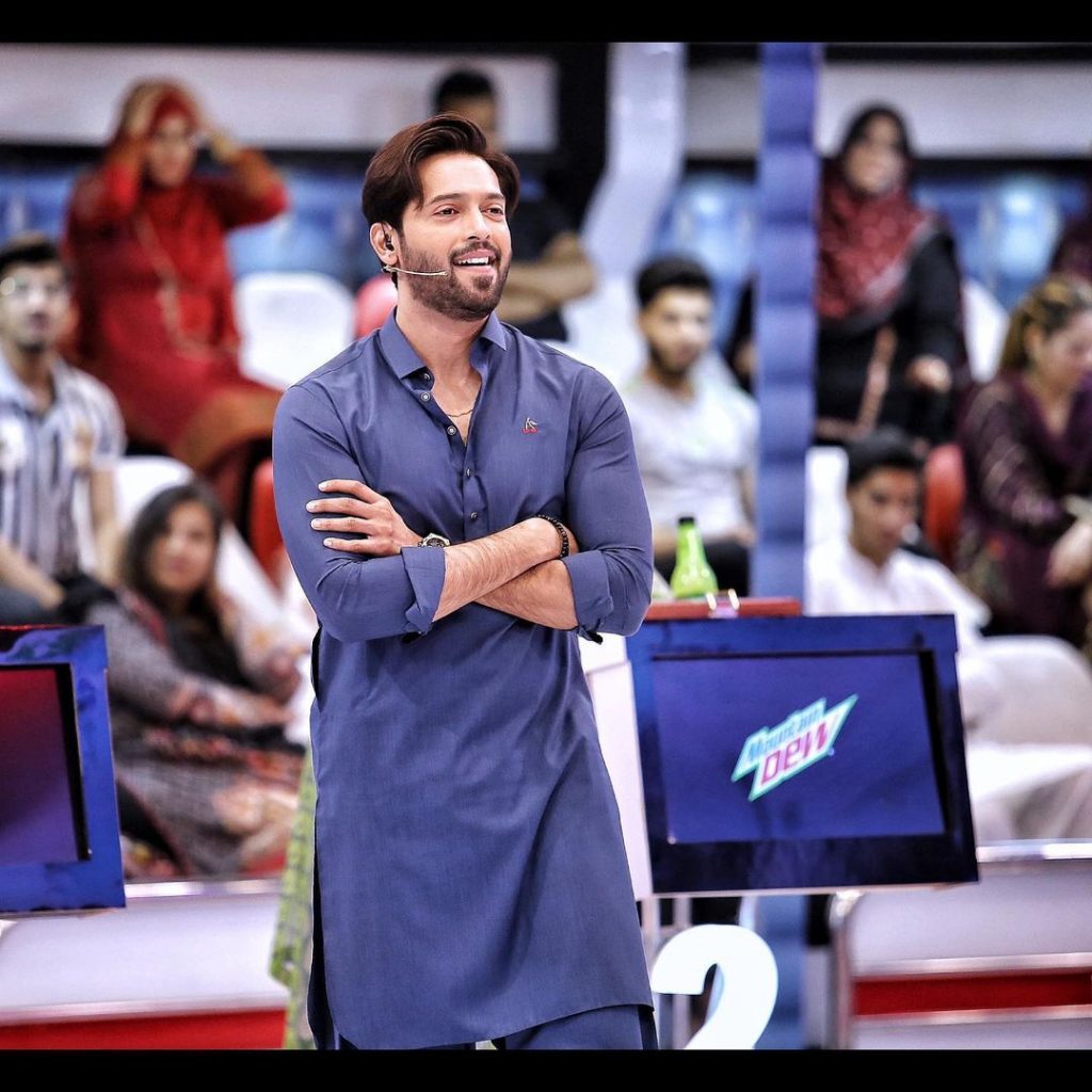 Aamir Liaquat Hussain Makes Fun Of Fahad Mustafa