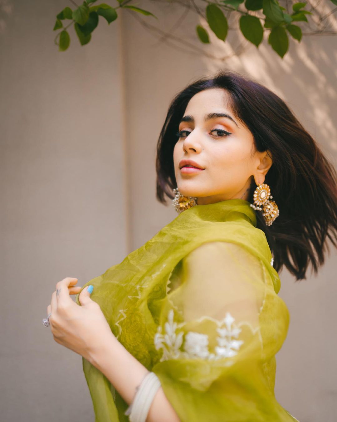 Aima Baig's Looks From EidulFitr 2021 Reviewit.pk