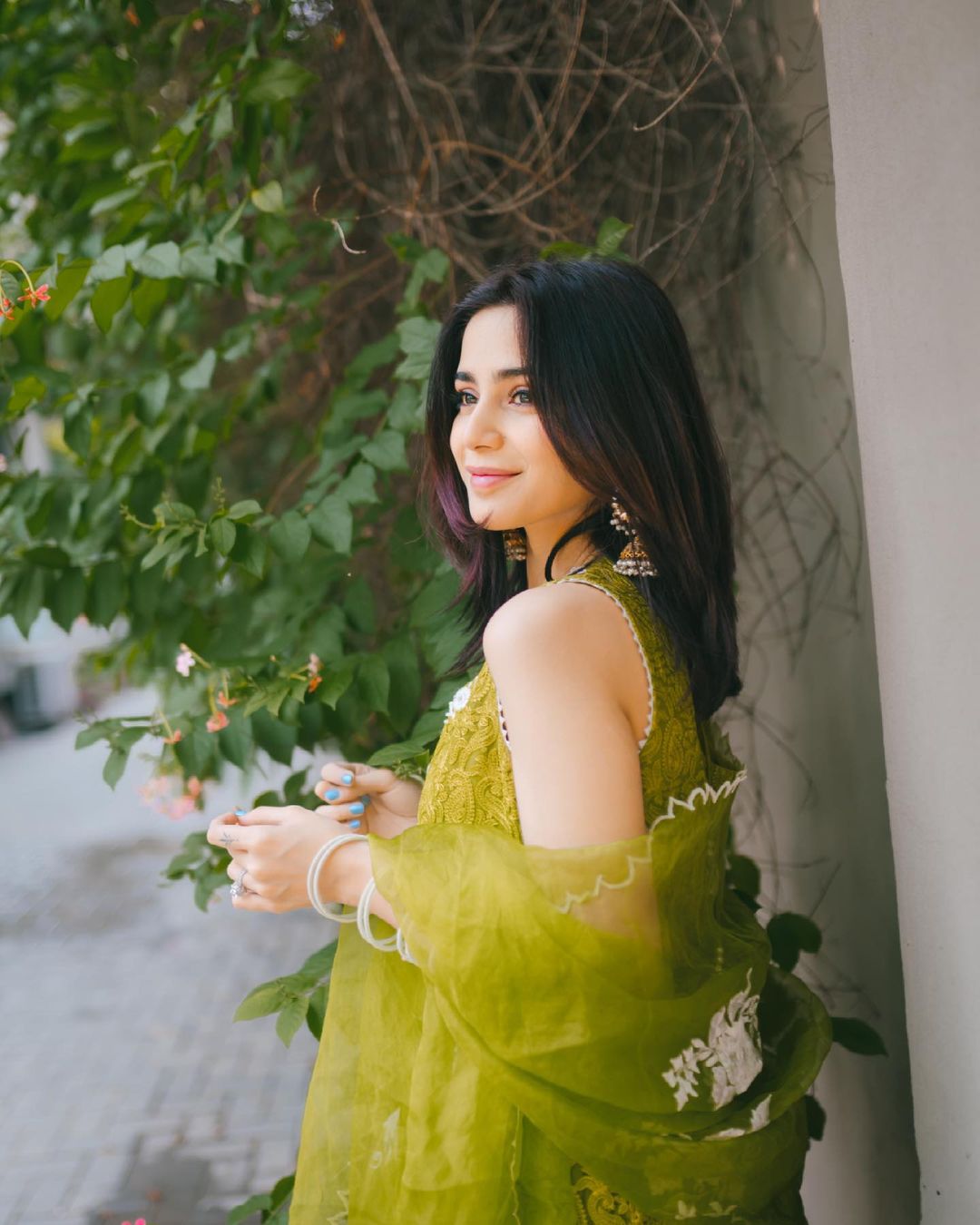 Aima Baig's Looks From EidulFitr 2021 Reviewit.pk