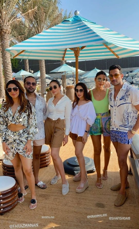 Alyzeh Gabol Spending Quality Time With Her Friends At Dubai Beach
