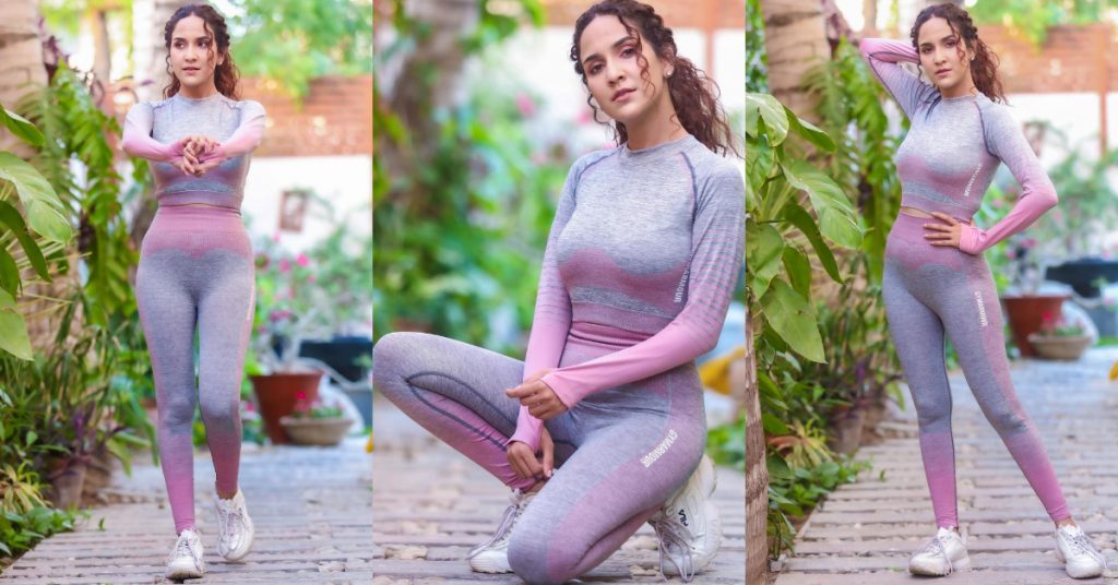Netizens Criticise Anoushay Abbasi On Her New Pictures In Gym Wear