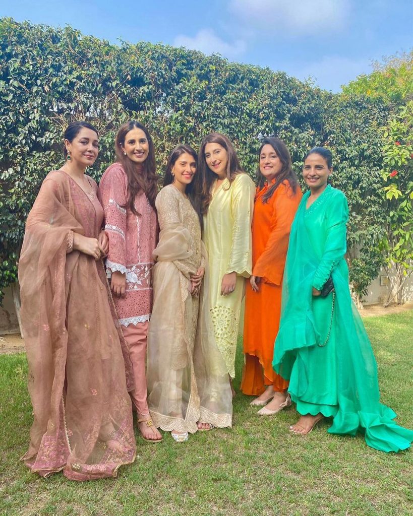 Ayeza Khan Spending Time With Friends - Beautiful Pictures