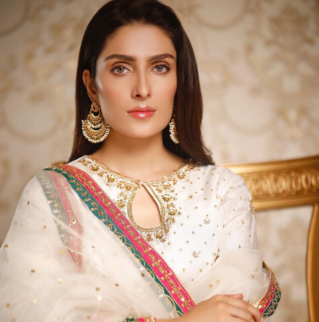 Stunning Pictures Of Ayeza Khan Celebrating Eid-ul-Fitr Day 2 | Reviewit.pk