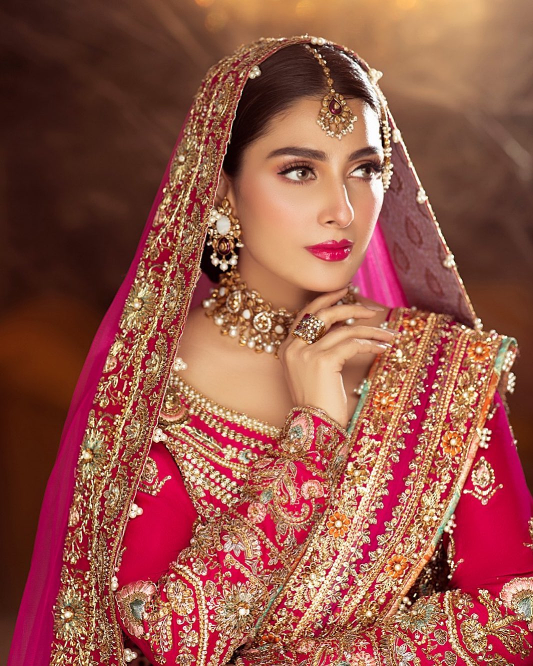 Ayeza Khan Looks Glorious In Bridal Shoot For Shoaib Khan | Reviewit.pk