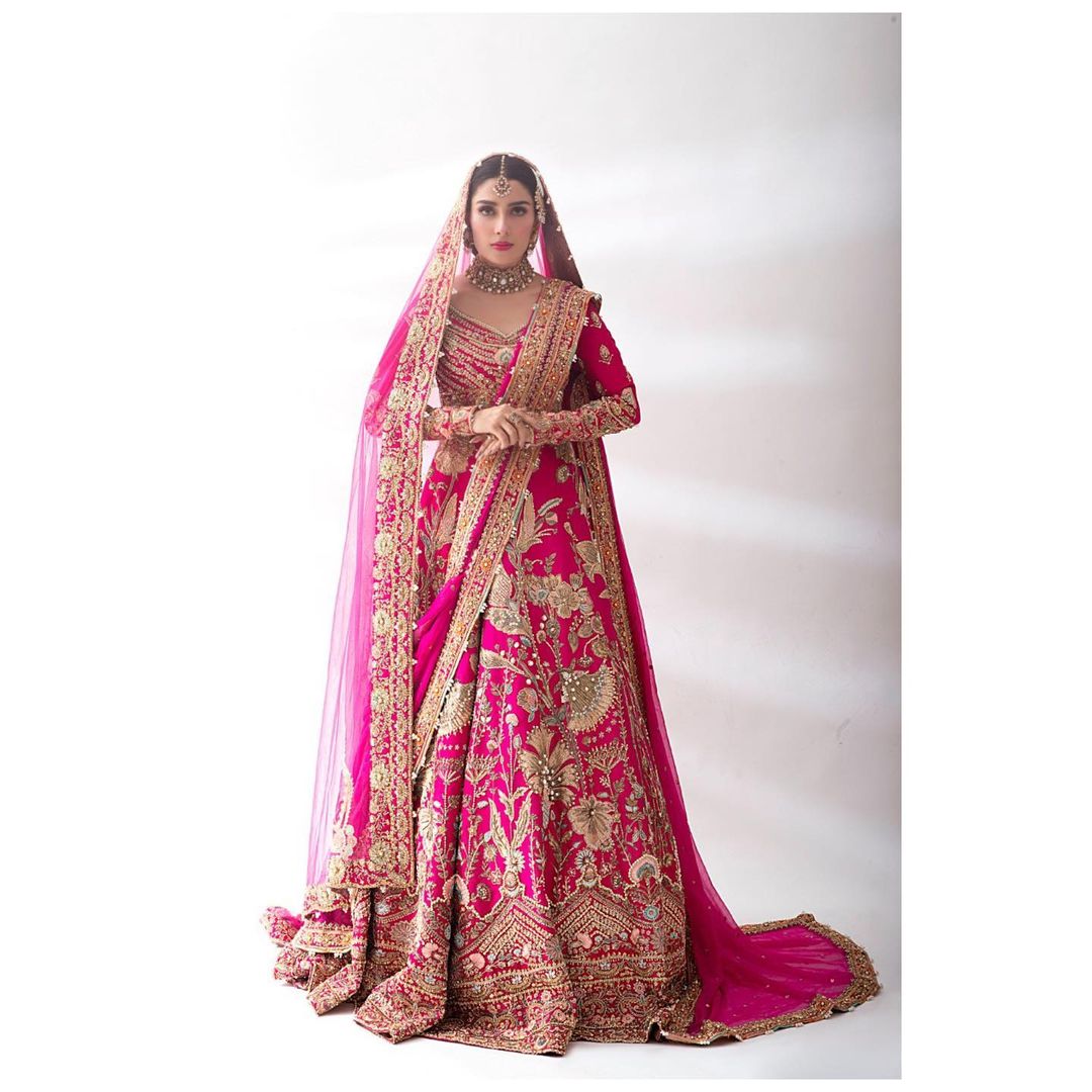 Ayeza Khan Looks Glorious In Bridal Shoot For Shoaib Khan | Reviewit.pk