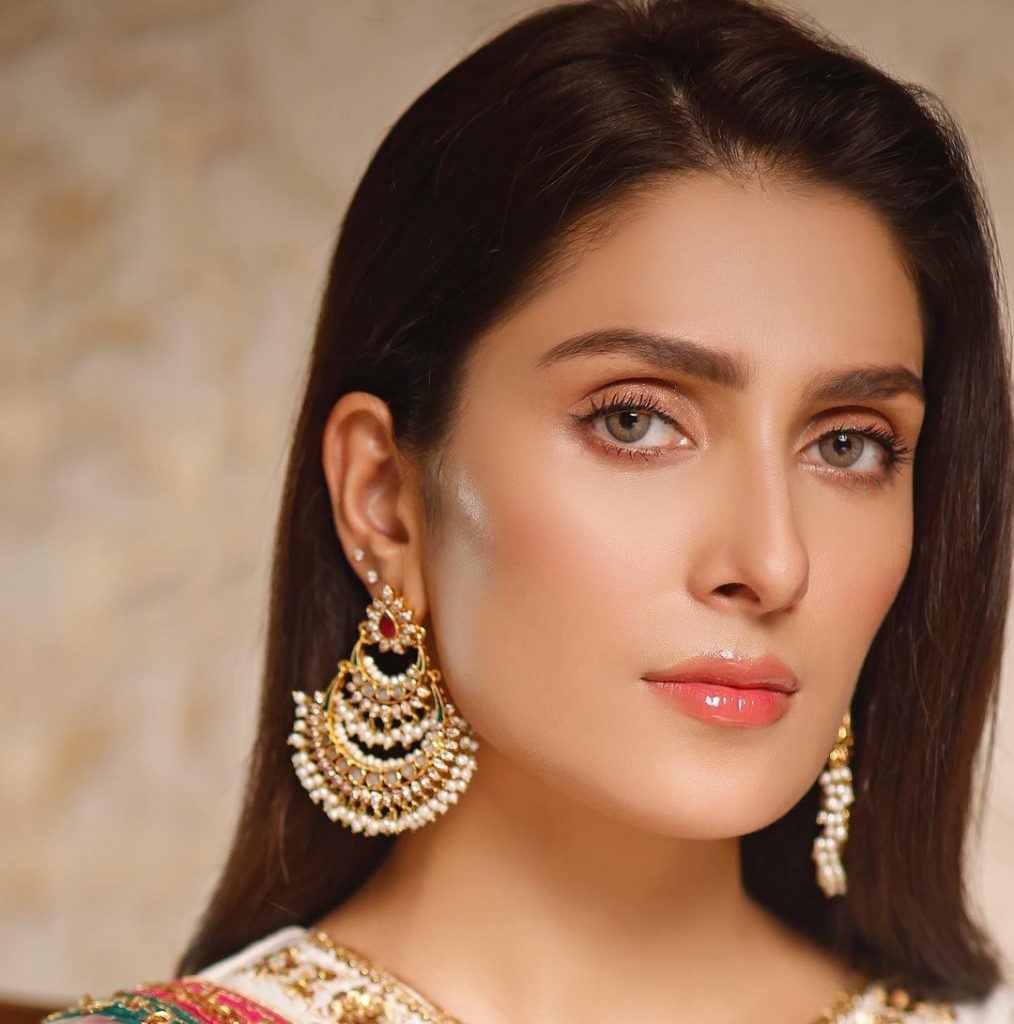 Stunning Pictures Of Ayeza Khan Celebrating Eid-ul-Fitr Day 2