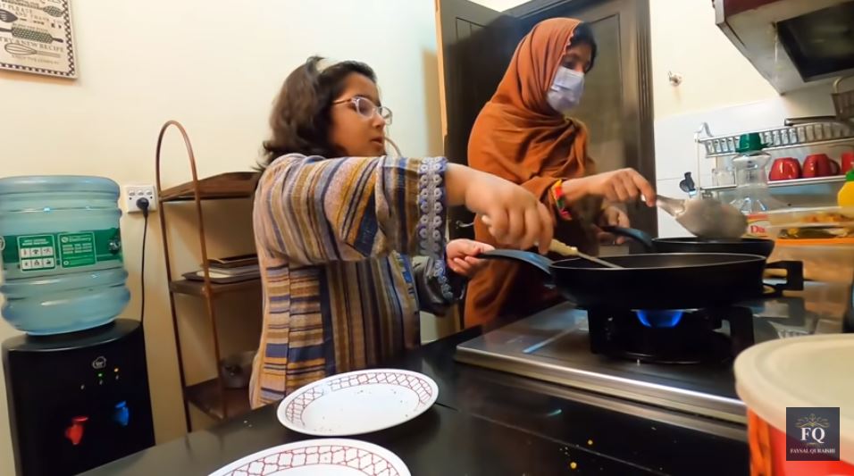 Beautiful Pictures Of Faysal Quraishi And His Family Enjoying Sehri Together