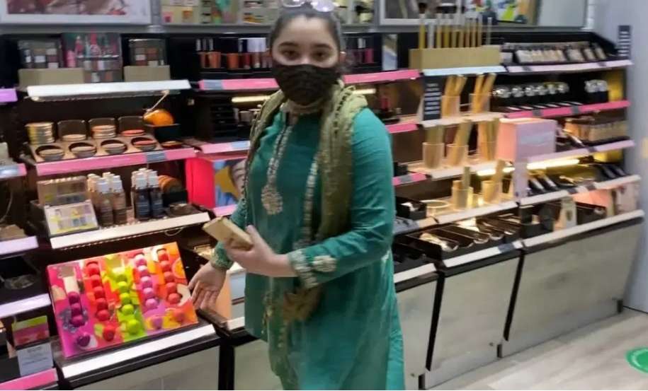 Javeria Saud Shopping With Daughter and Mother - Vlog