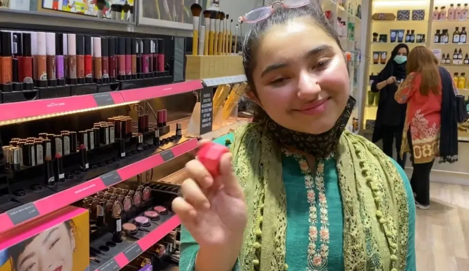 Javeria Saud Shopping With Daughter and Mother - Vlog