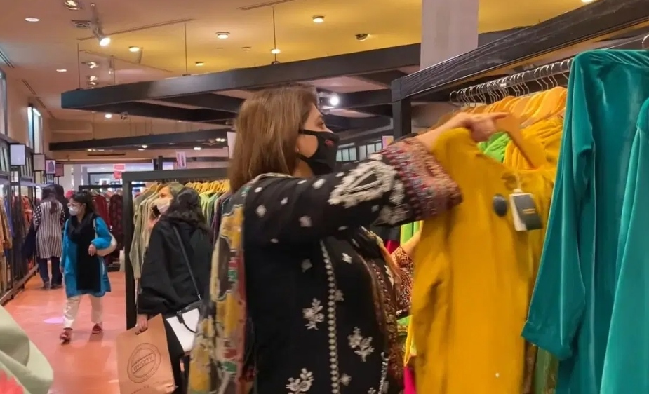 Javeria Saud Shopping With Daughter and Mother - Vlog