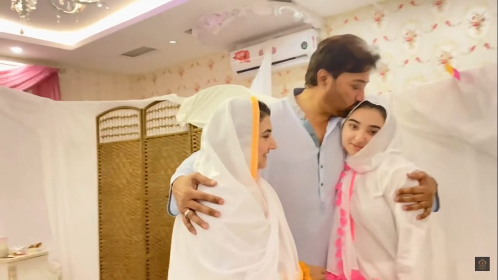 Pictures And Videos Of Javeria Saud And Jannat After Performing Aitkaf