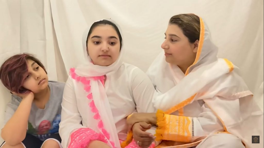 Pictures And Videos Of Javeria Saud And Jannat After Performing Aitkaf