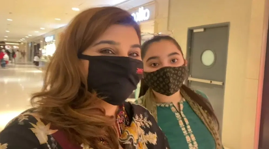 Javeria Saud Shopping With Daughter and Mother - Vlog