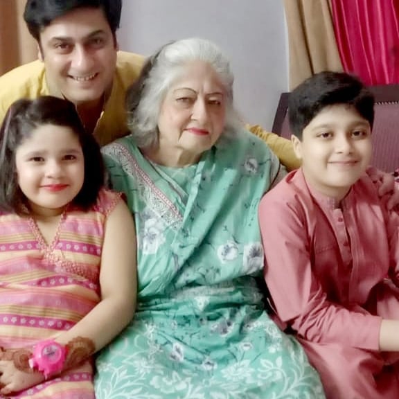 Kamran Jilani Celebrates Wedding Anniversary With Wife And Kids