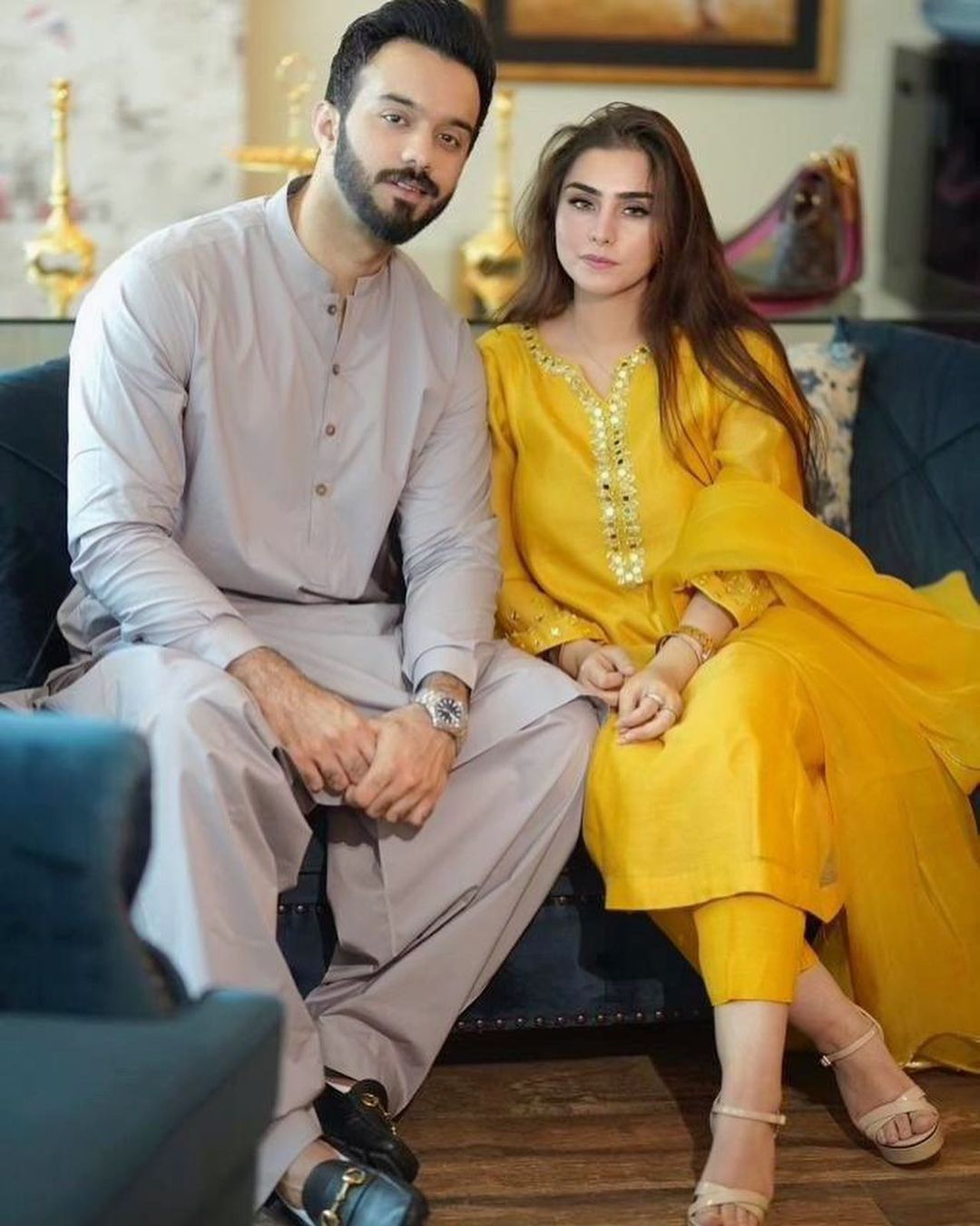 Aima Baig Sister Komal Baig Pictures With Husband Reviewit.pk