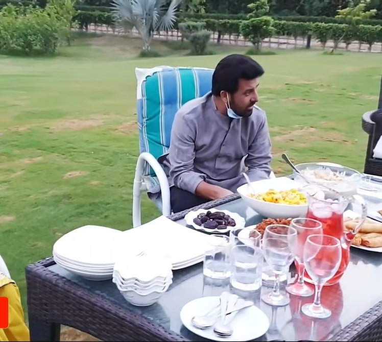 Anchor Mubashar Luqman Hosted A Iftar Dinner For Sahiba and Rambo