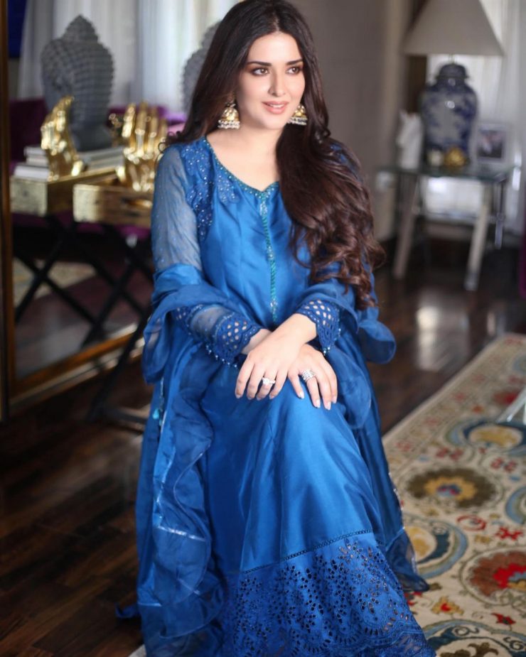 Natasha Khalid's Beautiful Pictures With Her Family Celebrating Eid ...