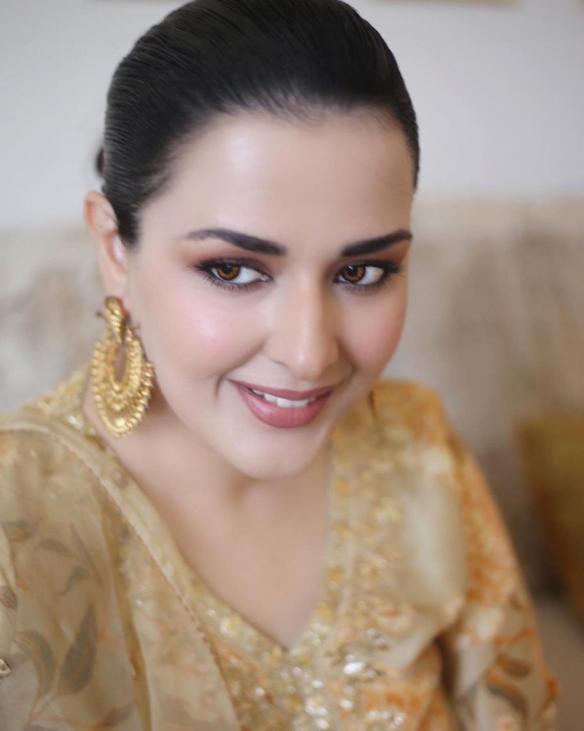 Natasha Khalid's Beautiful Pictures With Her Family Celebrating Eid