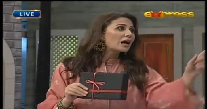 Why Nausheen Shah Got Angry On Aamir Liaquat During Live Show