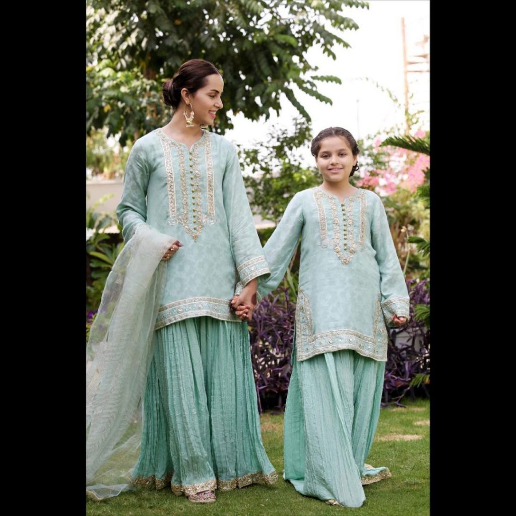Nimra Khan And Her Sister Twinning In Matching Outfits On Eid