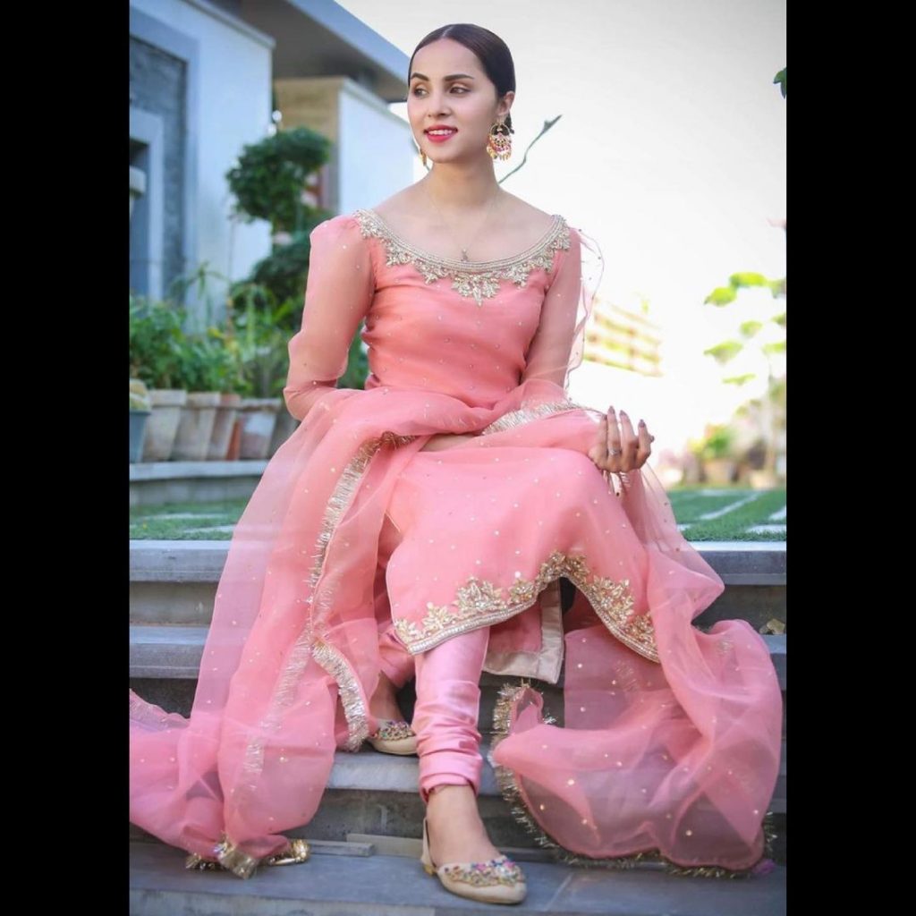 Bewitching Pictures Of Pakistani Celebrities From Eid-ul-Fitar Day 1