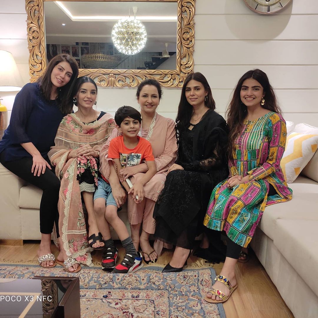 Sadia Faisal Celebrated Her Birthday With Family And Close Friends 