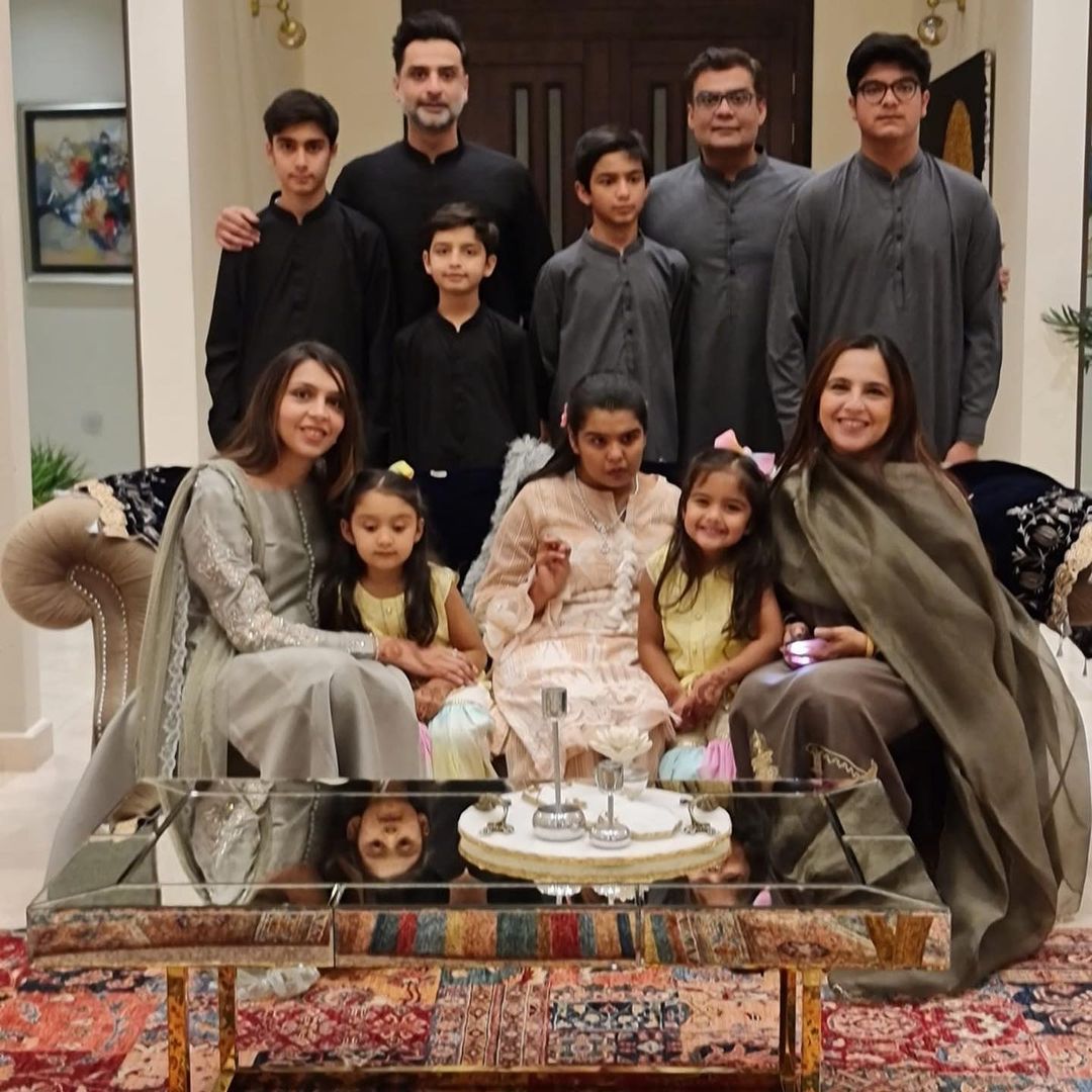 Salman Iqbal's Latest Pictures With His First Wife And Kids | Reviewit.pk