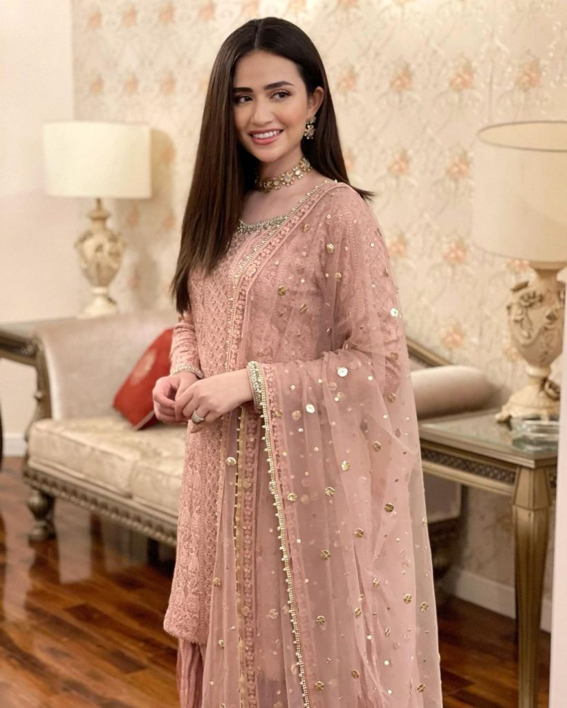 Sana Javed Looked Stunning At Dinner Hosted By A Friend