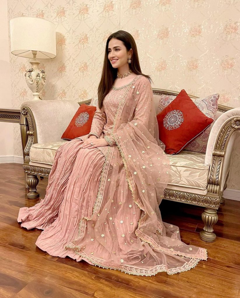 Sana Javed Looked Stunning At Dinner Hosted By A Friend