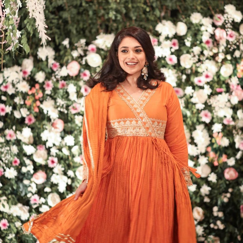 Sanam Jung Looked Bewitching In Orange Dress - Adorable Pictures