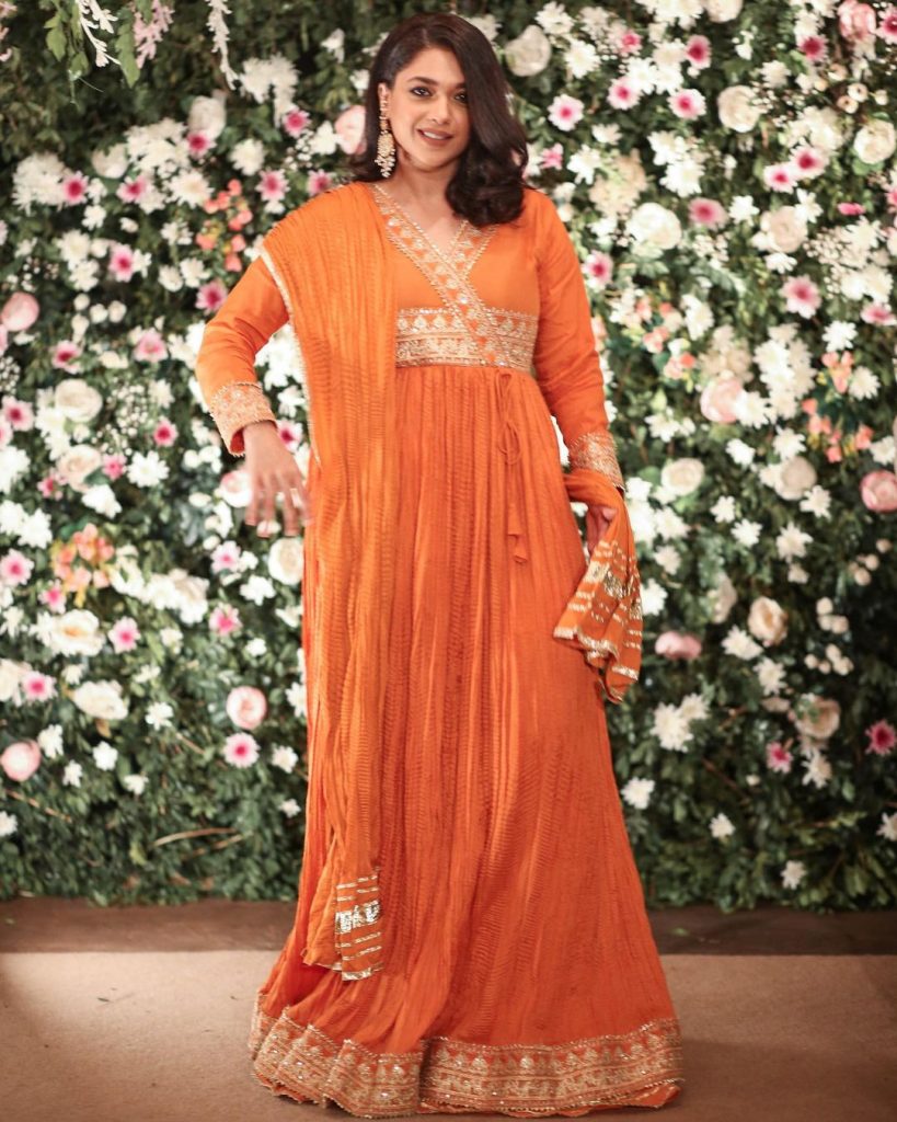 Sanam Jung Looked Bewitching In Orange Dress - Adorable Pictures