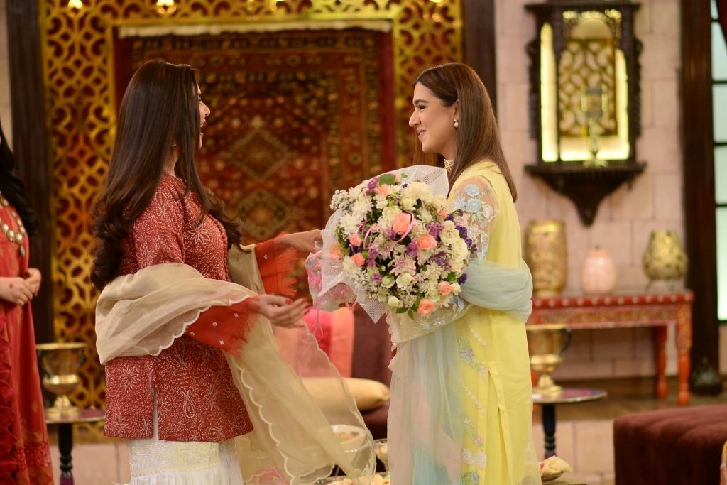 Beautiful Pictures Of Sarah Khan And Mansha Pasha From The Set Of Shan-e-Suhoor