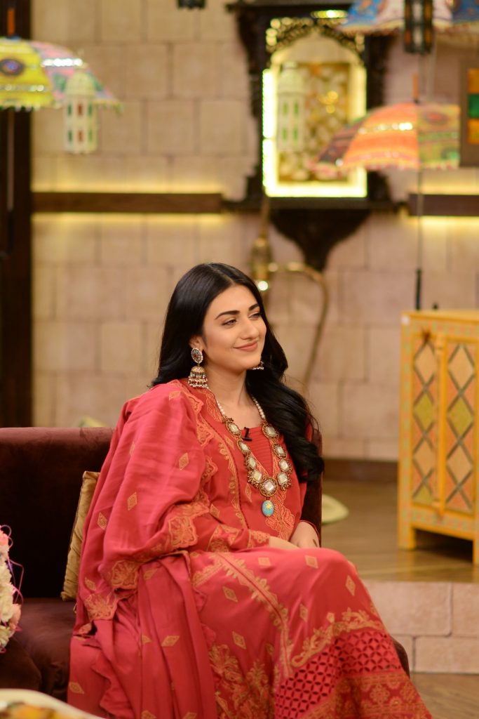 Sarah Khan Criticized For Smiling While Talking About Her Father's Death