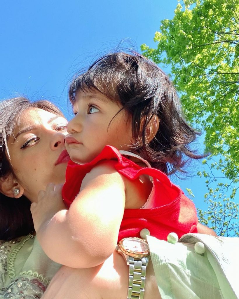 Sidra Batool With Her Daughters-Latest Adorable Pictures