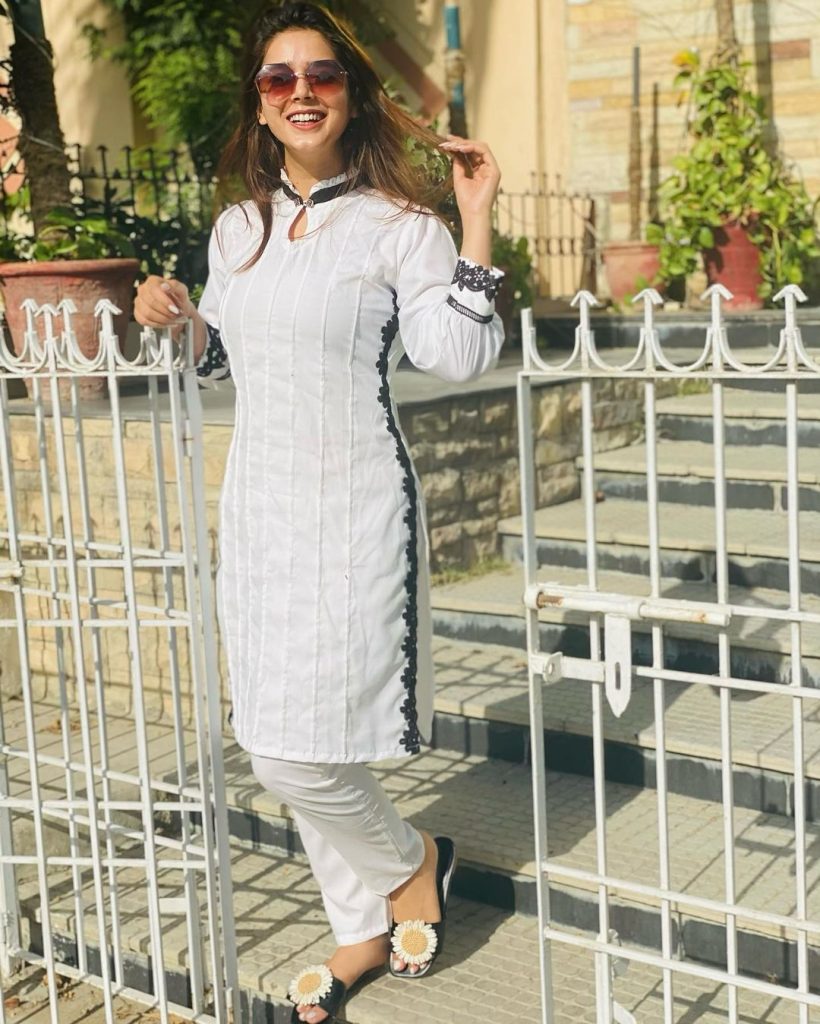 Latest Beautiful Clicks Of Actress Sumaiyya Bukhsh