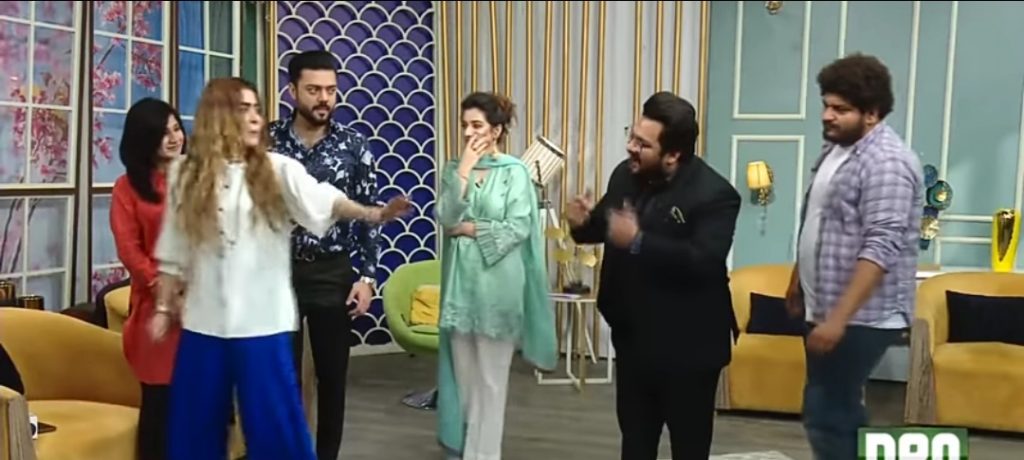 Mimicry Artist Syed Basit Ali Fight In Live Show