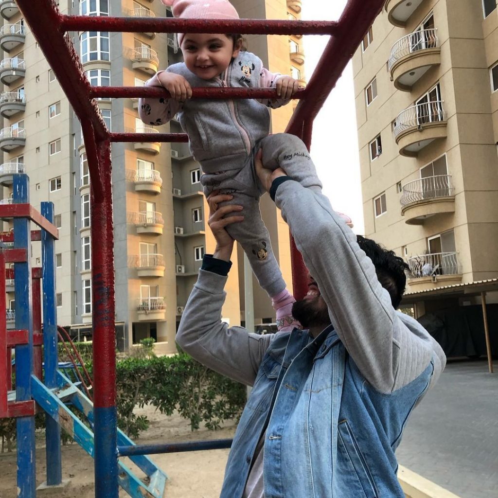 Taimur Junaid Jamshed Pictures With His Daughter