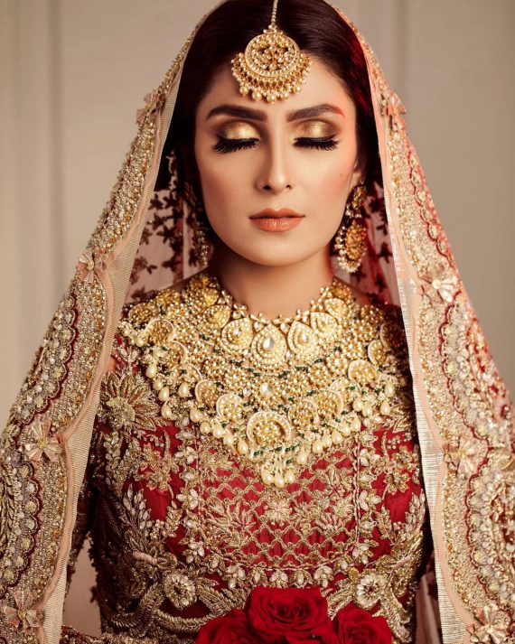 Ayeza Khan Nails Eloquent Charm In her Latest Bridal Shoot | Reviewit.pk