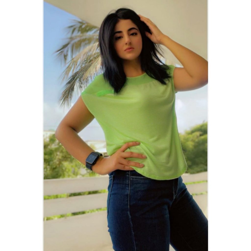 Fatima Sohail Beautiful Pictures With Friends & Family
