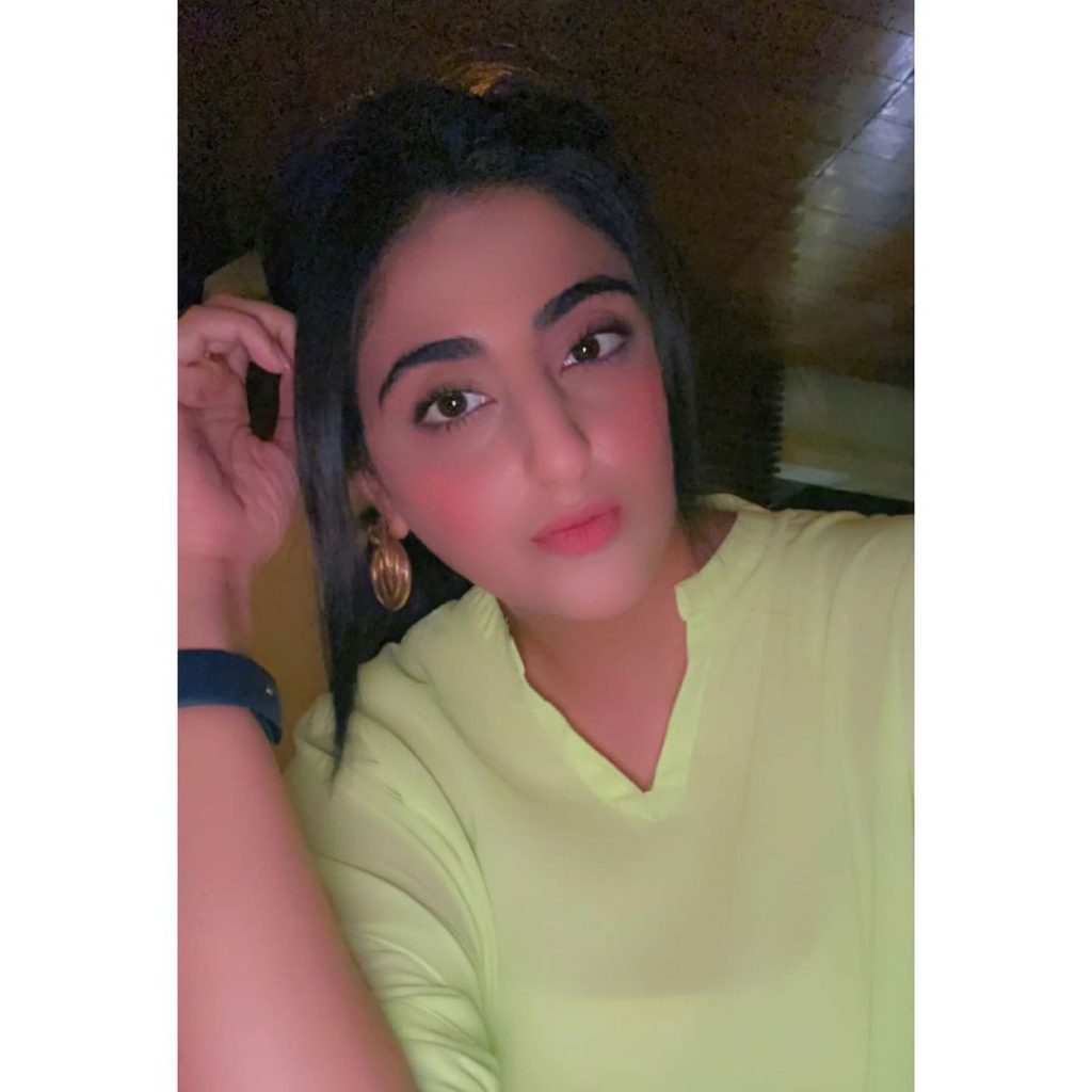 Fatima Sohail Beautiful Pictures With Friends & Family