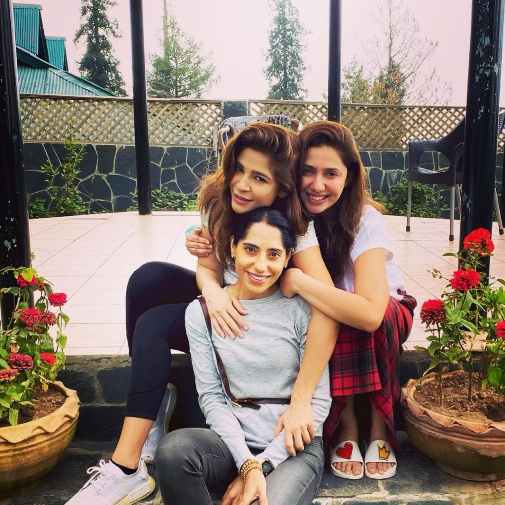 Mahira Khan Spotted With Beau & Friends In Nathia Gali